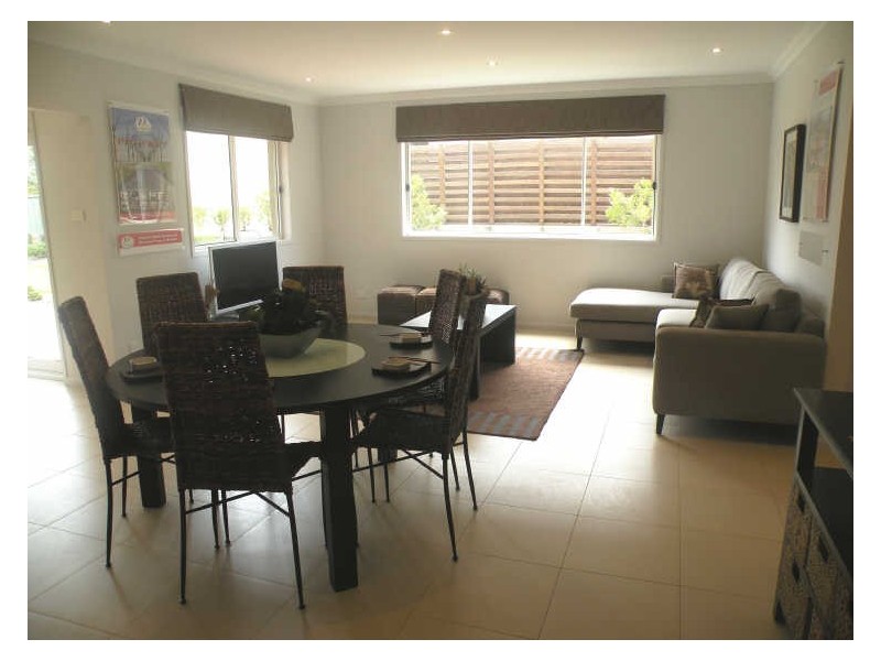 8 Stan Johnson Drive, Hamlyn Terrace NSW 2259