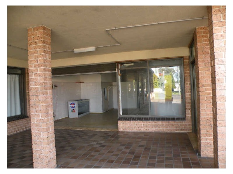 Shop 4/2 Cadonia Road, Tuggerawong NSW 2259