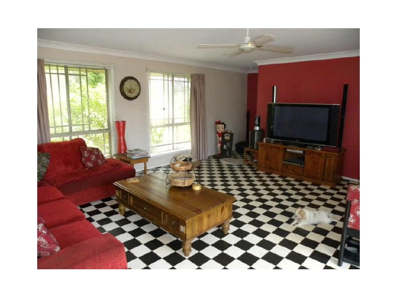 2 Crestwood Road, Jilliby NSW 2259