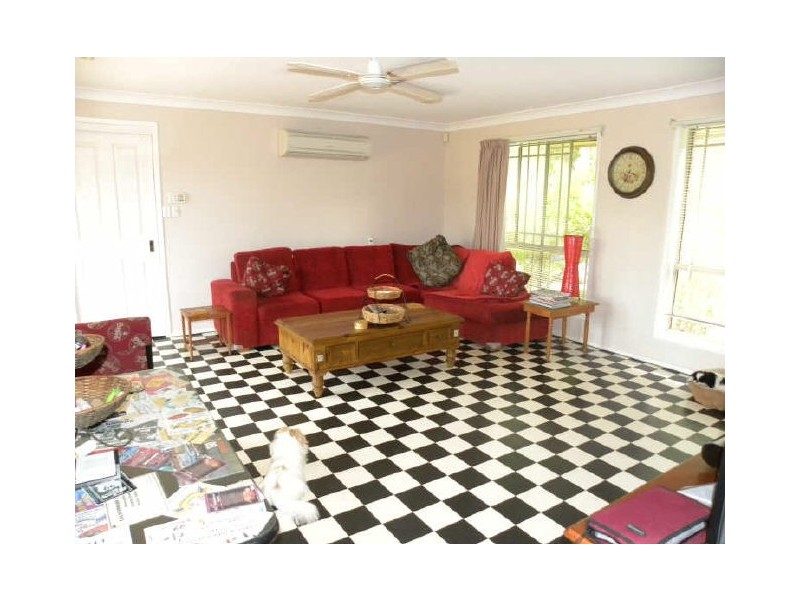 2 Crestwood Road, Jilliby NSW 2259