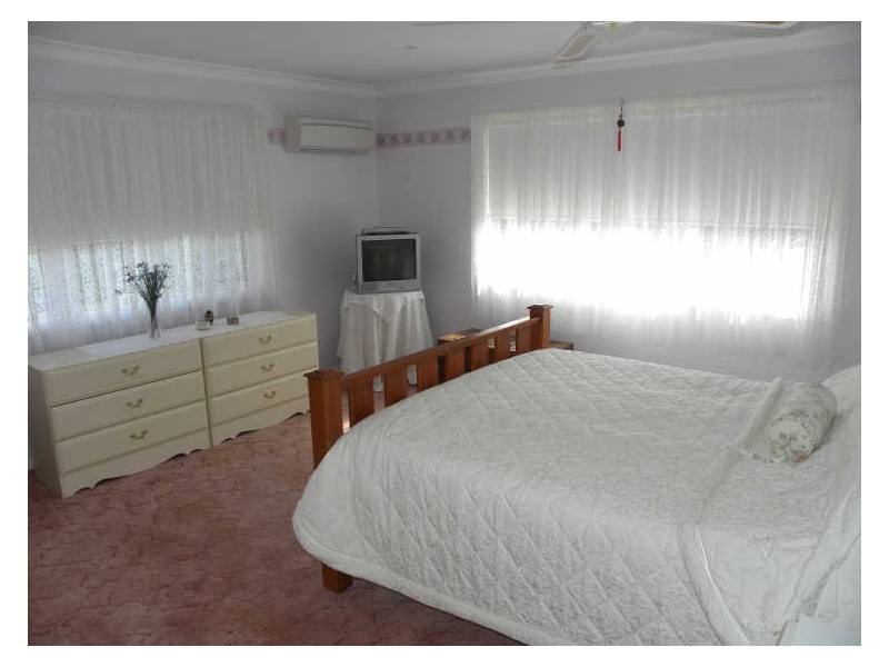 1 Saturday Street, Tuggerawong NSW 2259