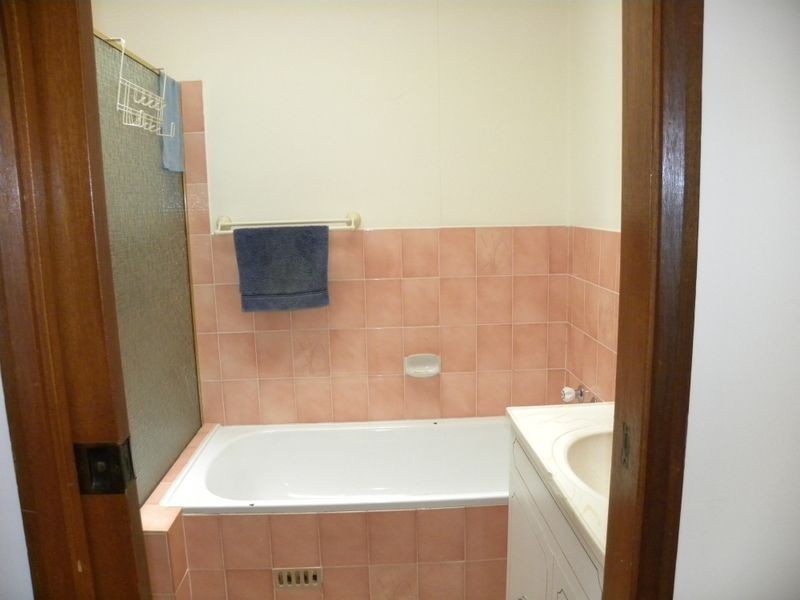 11/2 Cadonia Rd, Tuggerawong NSW 2259