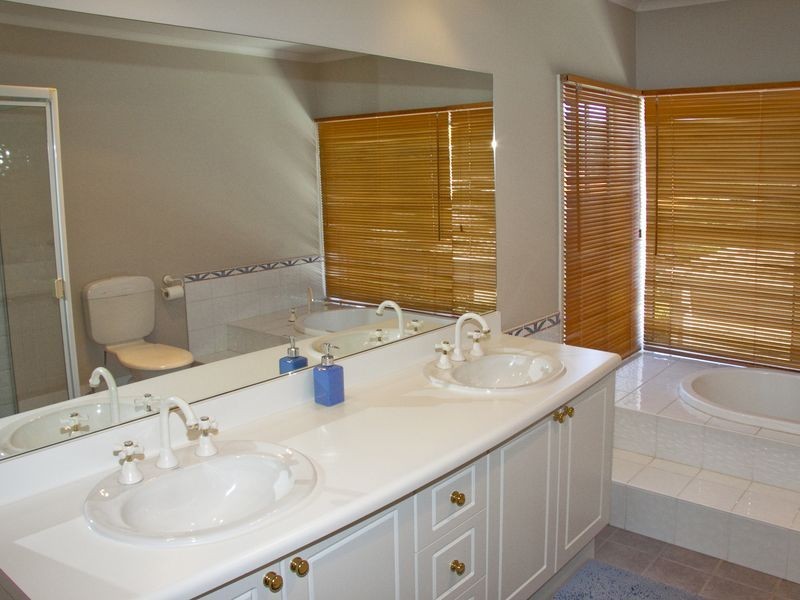 250 Woodbury Park Drive, Mardi NSW 2259
