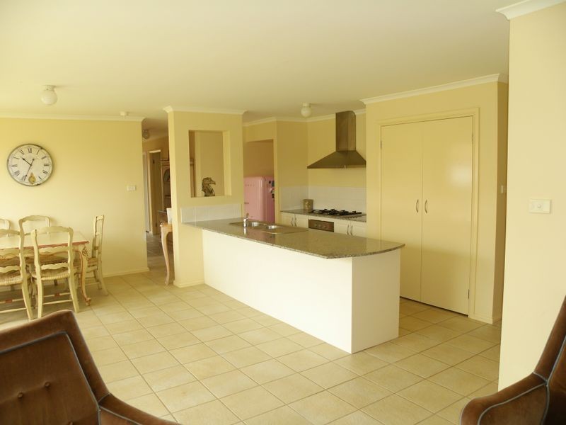 17 Begonia Place, Woongarrah NSW 2259