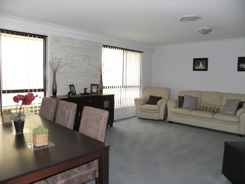 6 Greenhaven Circuit, Woongarrah NSW 2259