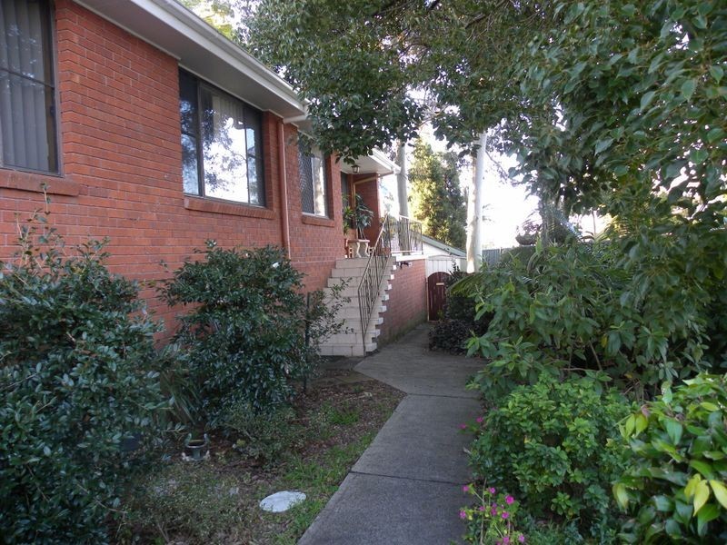 2/6 Joyce Avenue, Wyong NSW 2259