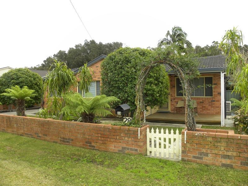 28 Cadonia Road, Tuggerawong NSW 2259
