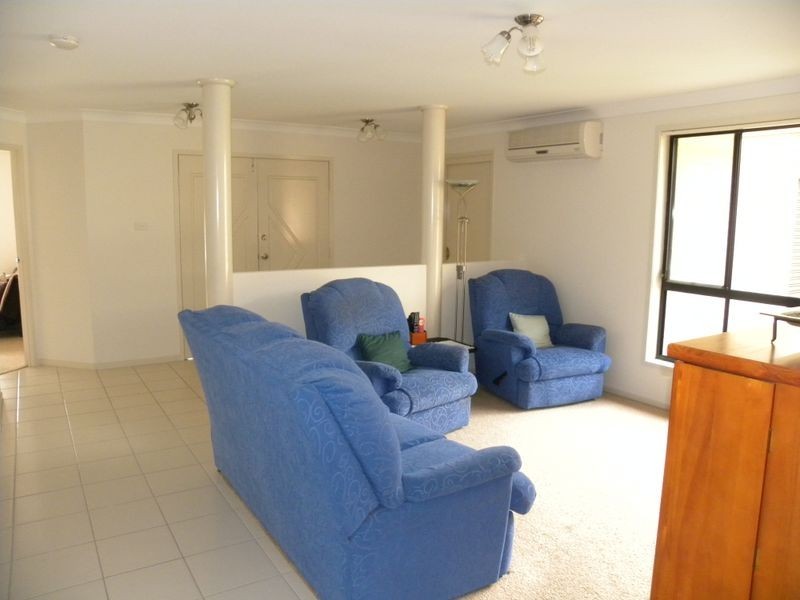 10 Greenhaven Circuit, Woongarrah NSW 2259