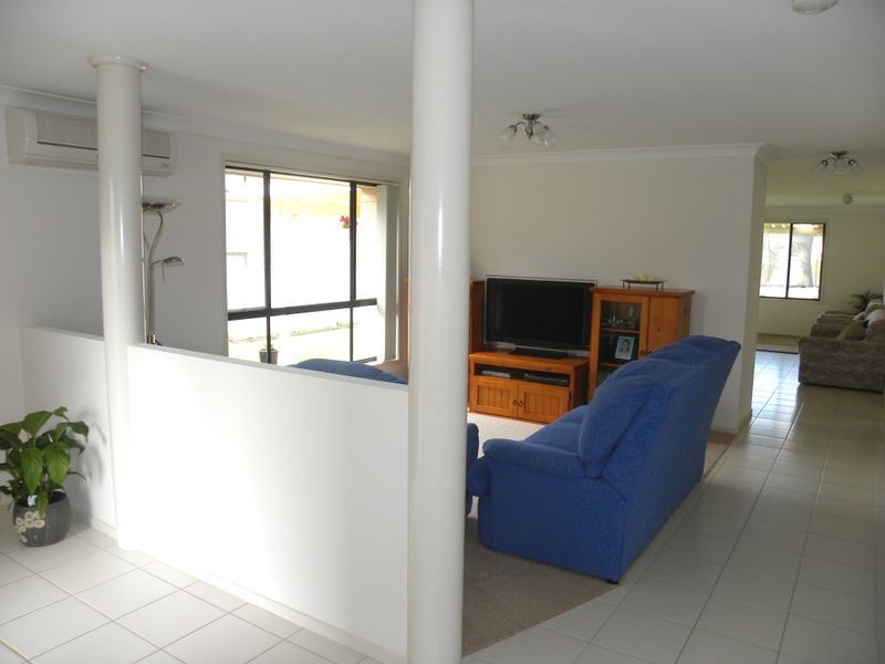 10 Greenhaven Circuit, Woongarrah NSW 2259