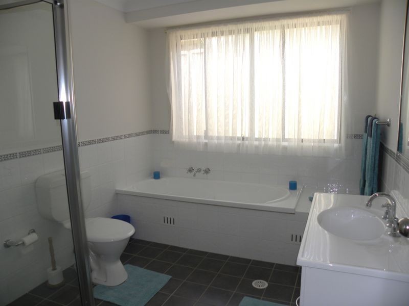 10 Greenhaven Circuit, Woongarrah NSW 2259