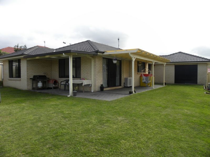 10 Greenhaven Circuit, Woongarrah NSW 2259