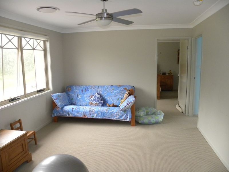 819 Settlement Drive, Wadalba NSW 2259
