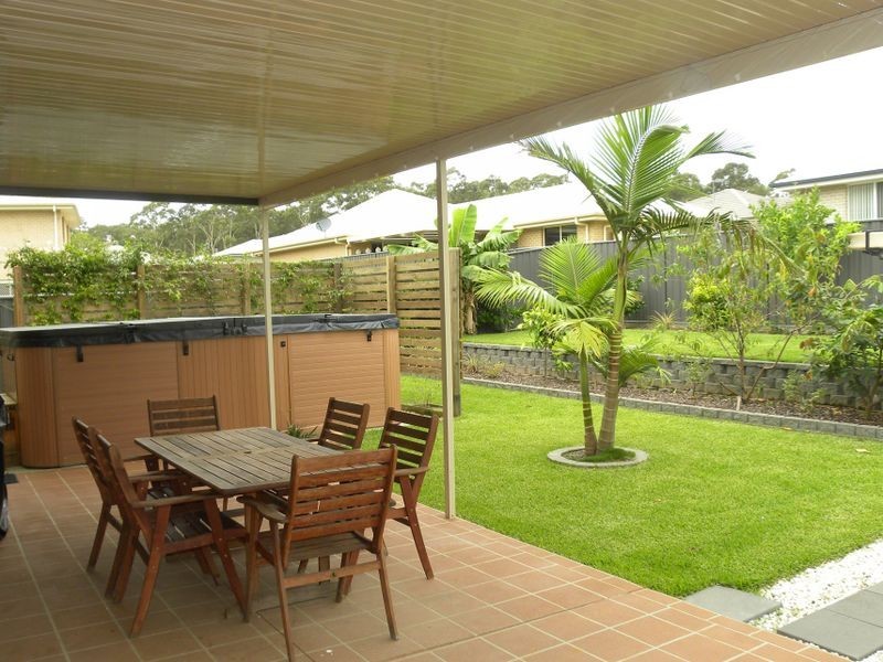819 Settlement Drive, Wadalba NSW 2259