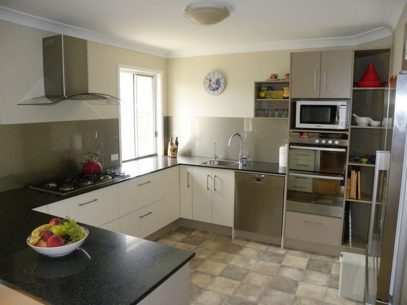 13 Quarterhorse Parade, Wadalba NSW 2259