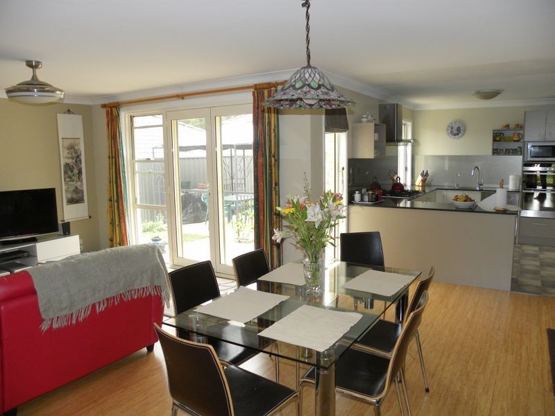 13 Quarterhorse Parade, Wadalba NSW 2259