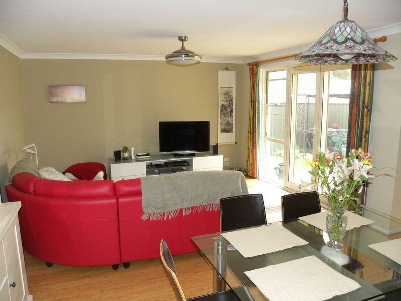 13 Quarterhorse Parade, Wadalba NSW 2259