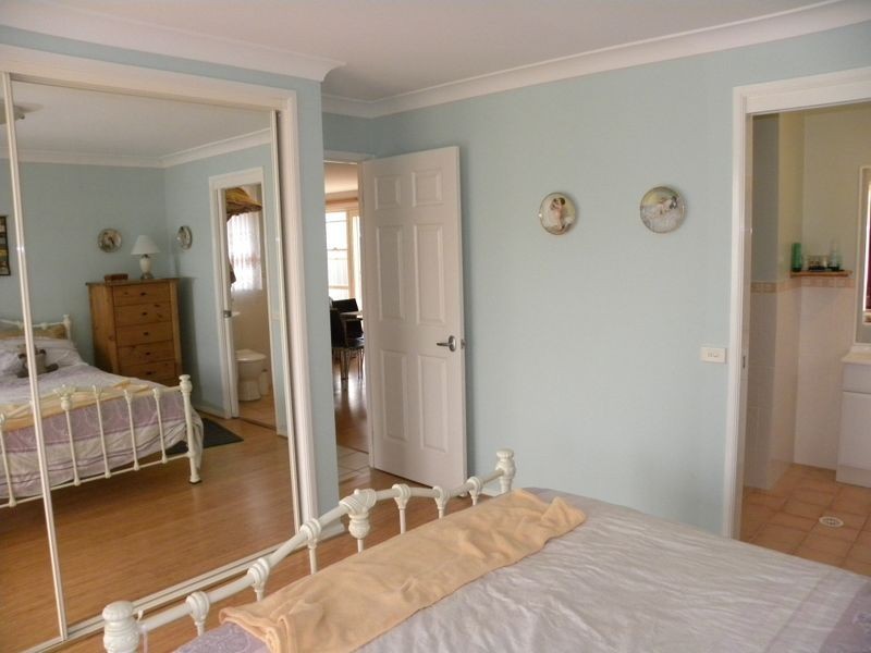 13 Quarterhorse Parade, Wadalba NSW 2259