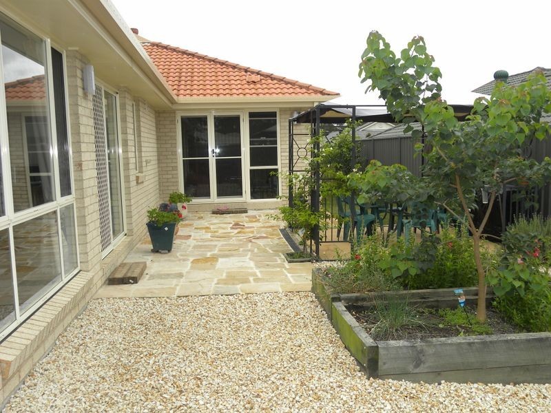 13 Quarterhorse Parade, Wadalba NSW 2259