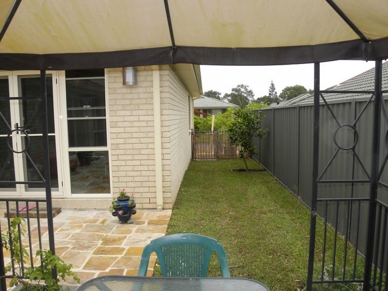 13 Quarterhorse Parade, Wadalba NSW 2259