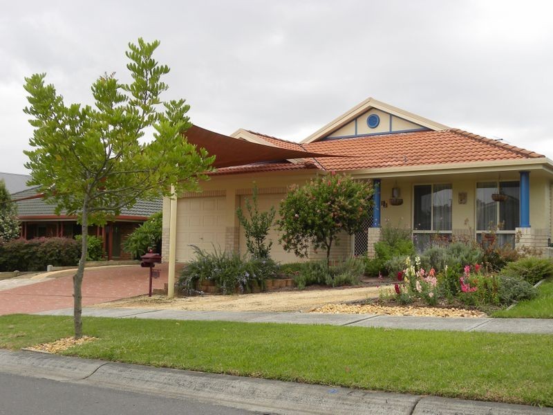 13 Quarterhorse Parade, Wadalba NSW 2259