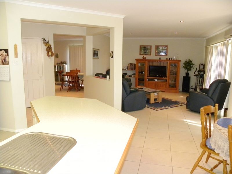 263 Johns Road, Wadalba NSW 2259