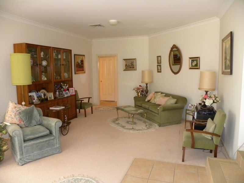 14 Twin lakes Drive, Lake Haven NSW 2263