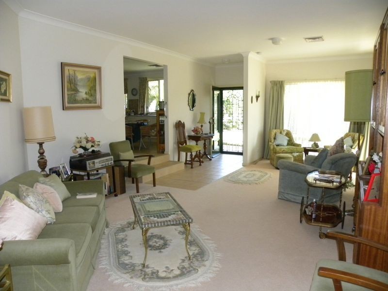 14 Twin lakes Drive, Lake Haven NSW 2263