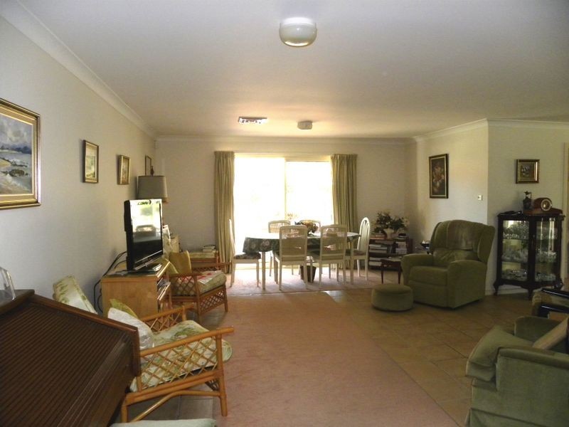 14 Twin lakes Drive, Lake Haven NSW 2263