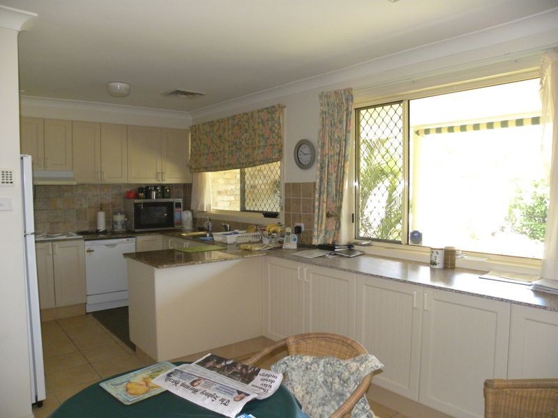 14 Twin lakes Drive, Lake Haven NSW 2263