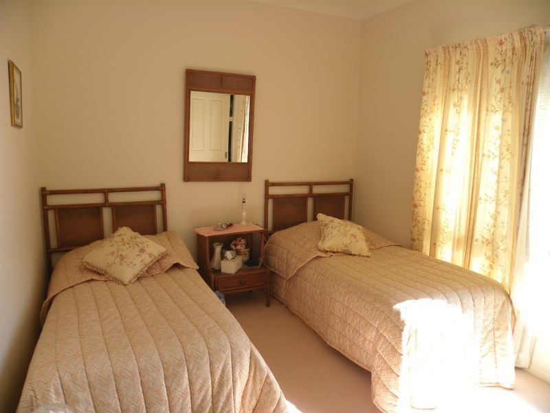 14 Twin lakes Drive, Lake Haven NSW 2263