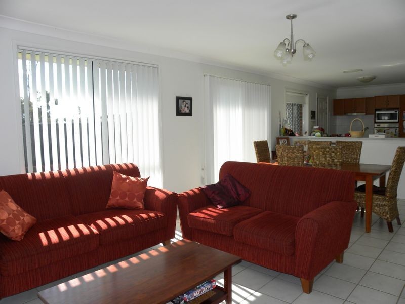 20 Quarterhorse Parade, Wadalba NSW 2259
