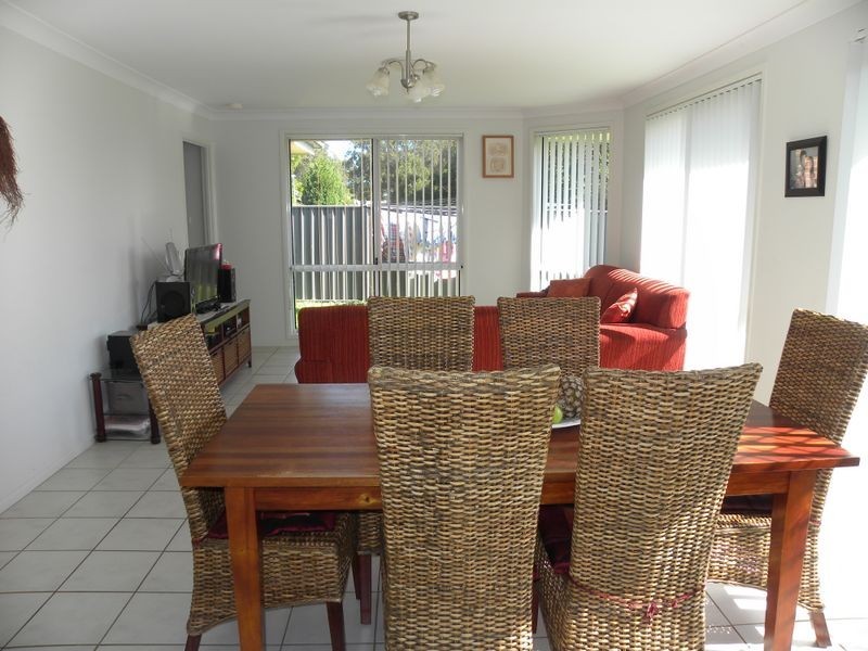 20 Quarterhorse Parade, Wadalba NSW 2259