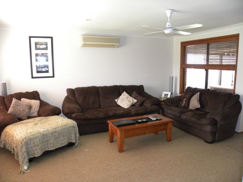 34 Merrendale Avenue, Gorokan NSW 2263