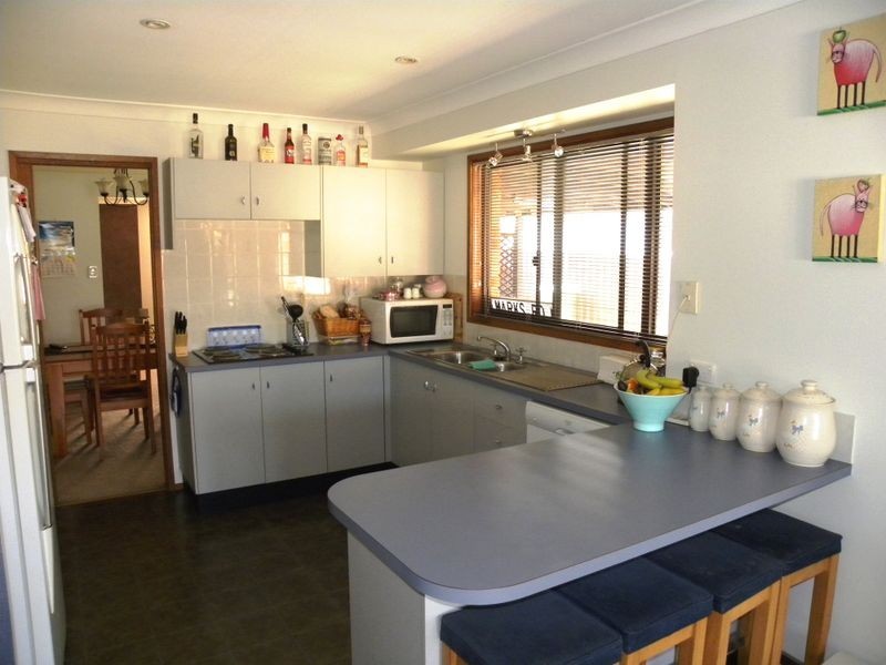 34 Merrendale Avenue, Gorokan NSW 2263