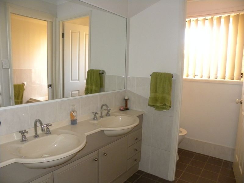 105 Mountain View Drive, Woongarrah NSW 2259