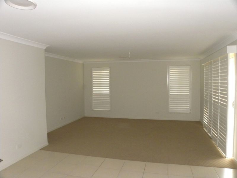 10 Drovers Way, Wadalba NSW 2259