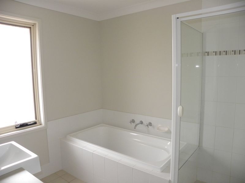 10 Drovers Way, Wadalba NSW 2259