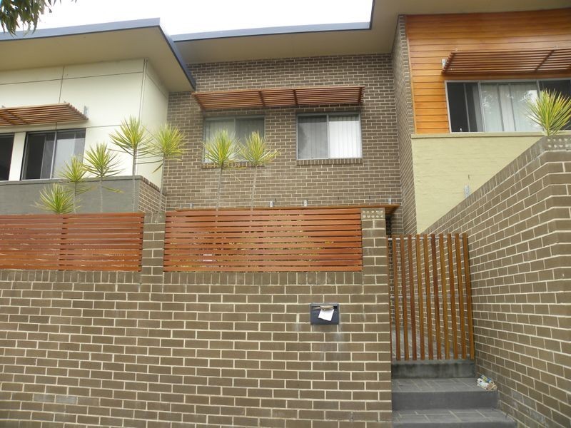 2/2a Nicole Close, Watanobbi NSW 2259