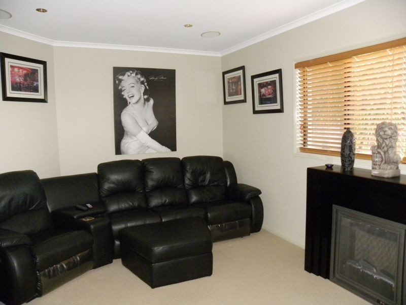 265 Johns Road, Wadalba NSW 2259
