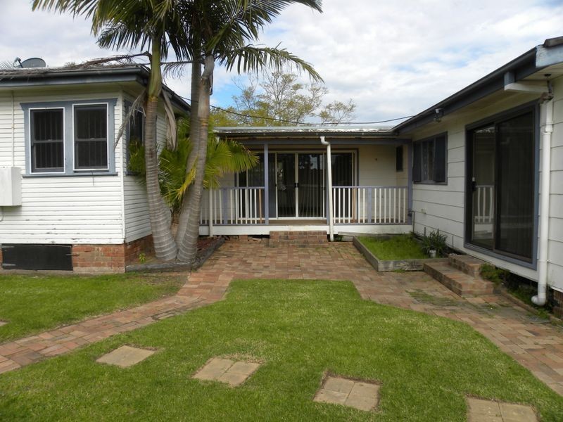 9 Pearce Road, Kanwal NSW 2259