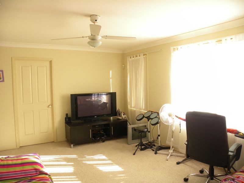 77 St Lawrence Avenue, Blue Haven NSW 2262