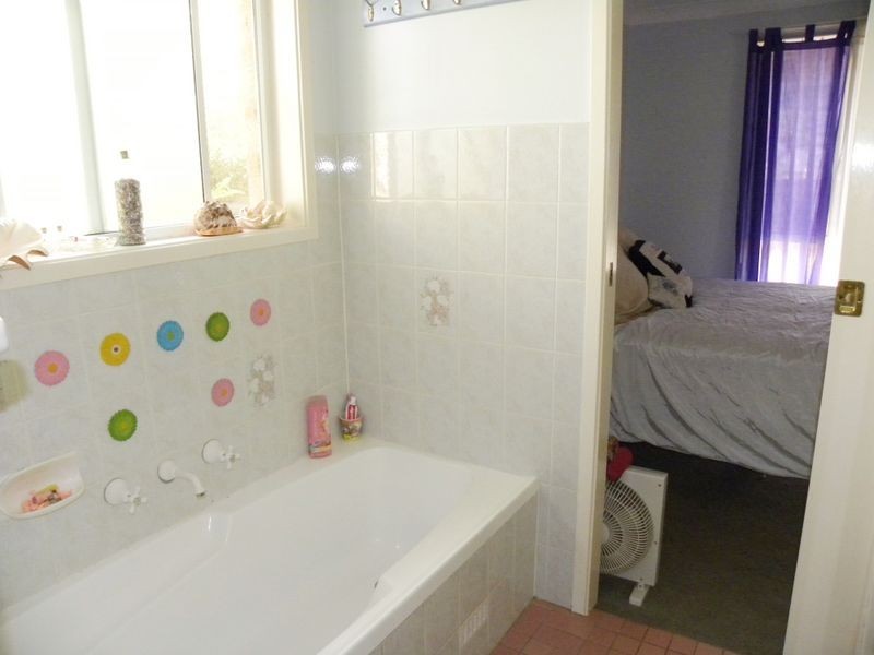 6 Arunta Road, Tuggerah NSW 2259