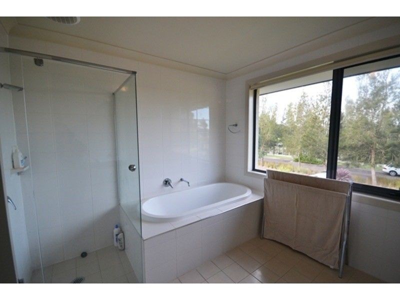 16 Kooindah Boulevard, Wyong NSW 2259