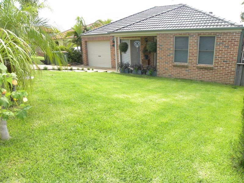 1/8 The Ridge, Wadalba NSW 2259