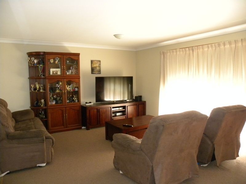 8 Forster Avenue, Watanobbi NSW 2259