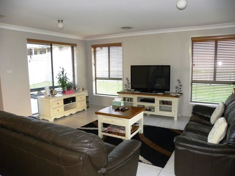 20 Waterside Drive, Woongarrah NSW 2259