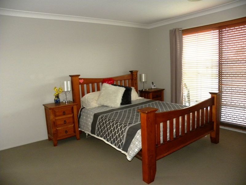 20 Waterside Drive, Woongarrah NSW 2259
