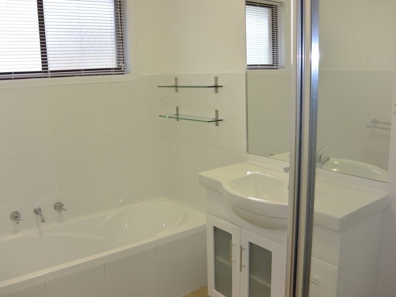 20 Blenheim Avenue, Berkeley Vale NSW 2261