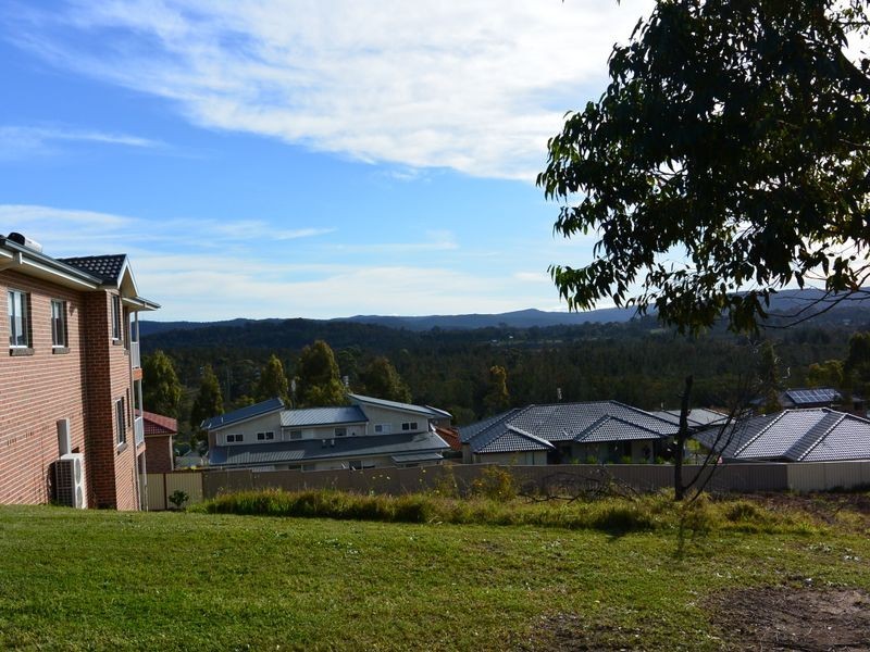 8 Weaver Crescent, Watanobbi NSW 2259