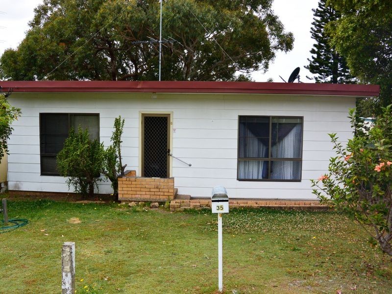 35 Woodlawn Drive, Budgewoi NSW 2262